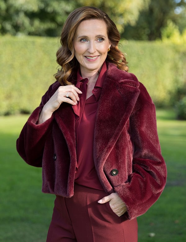 Vrouwelijk model met bruin haar en blauwe ogen Inge V.