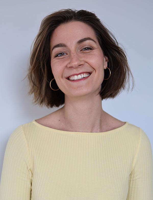 vrouwelijk model met donker haar Irmelijn