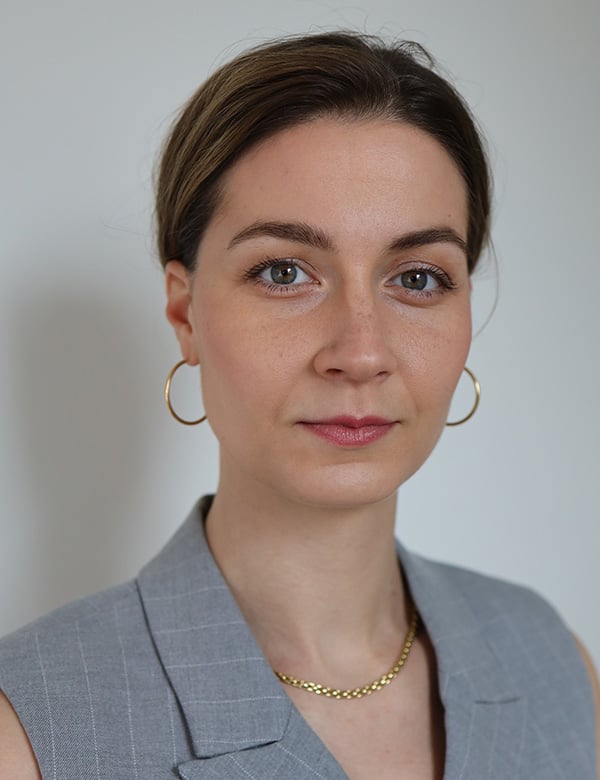 vrouwelijk model met donker haar Irmelijn