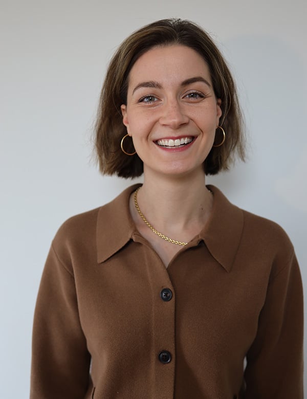 vrouwelijk model met donker haar Irmelijn