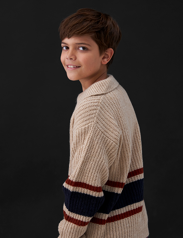 Kinderlijk model met donkerbruin haar Ismail S.