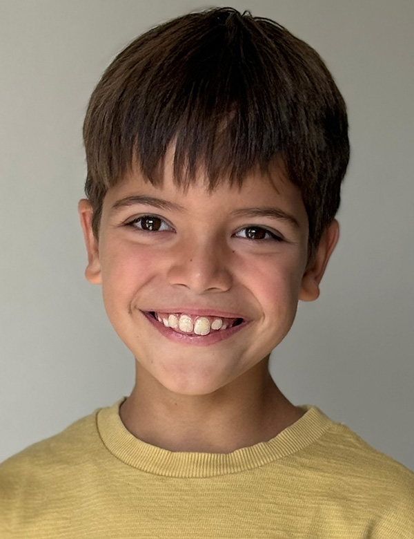 Kindermodel met bruin haar ismail.