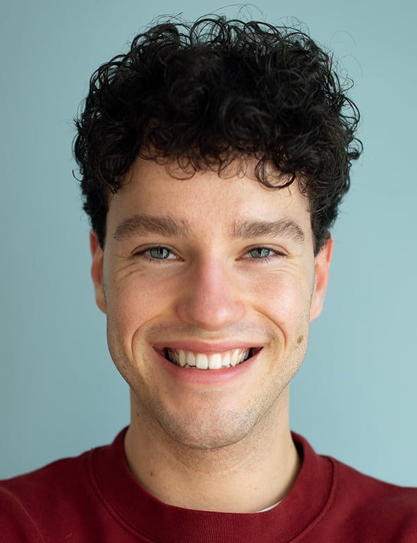 Mannelijk model met bruin haar iwan