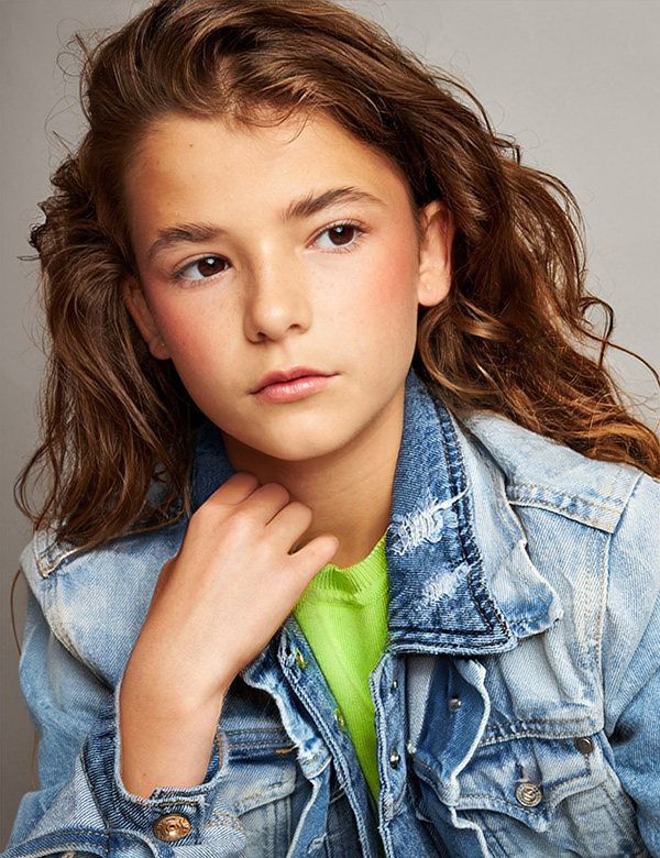 Kindermodel met bruin haar Jade B.