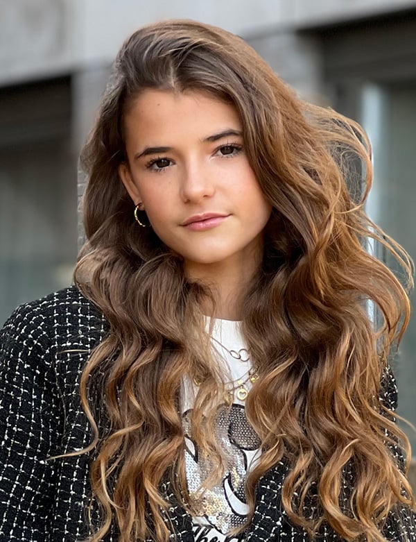 Model Kindermodel met lang bruin haar jade b.