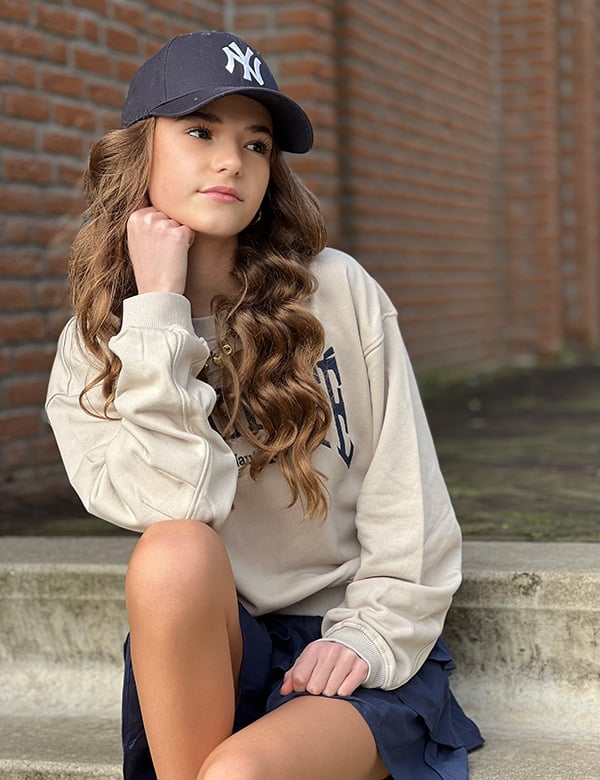 Kindermodel met lang bruin haar Jade B.