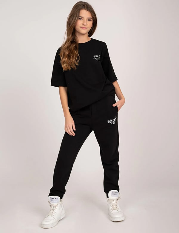 Kindermodel met lang bruin haar Jade B.