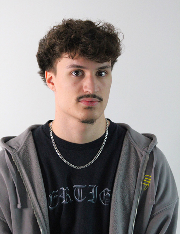 mannelijk model met donker haar Jair L.