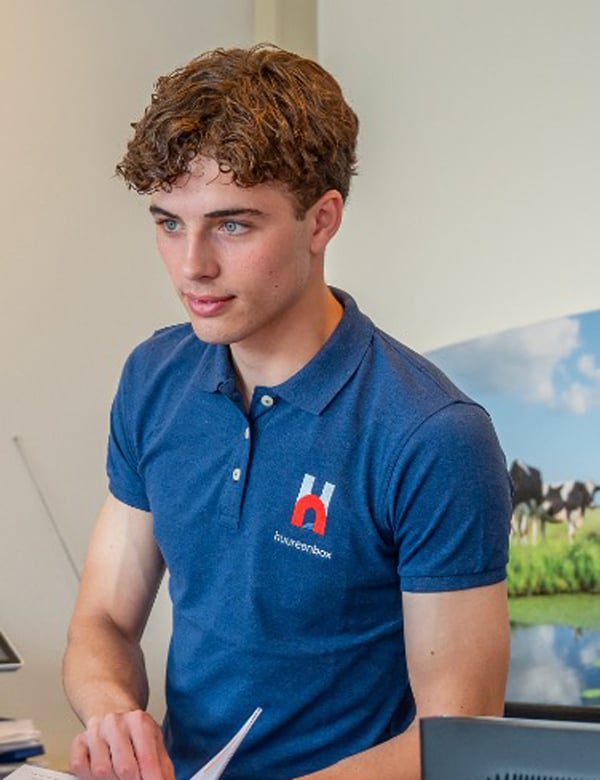 Mannelijk model met bruin haar Jair M.