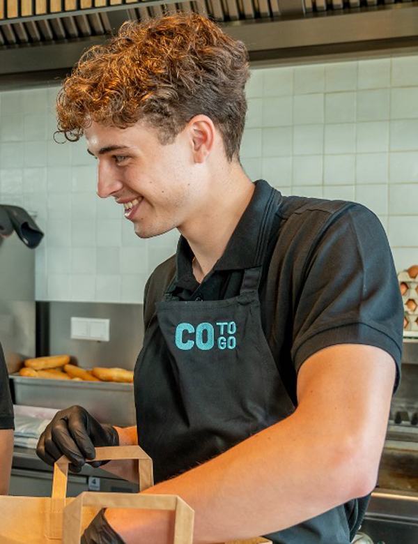 Mannelijk model met bruin haar Jair M.
