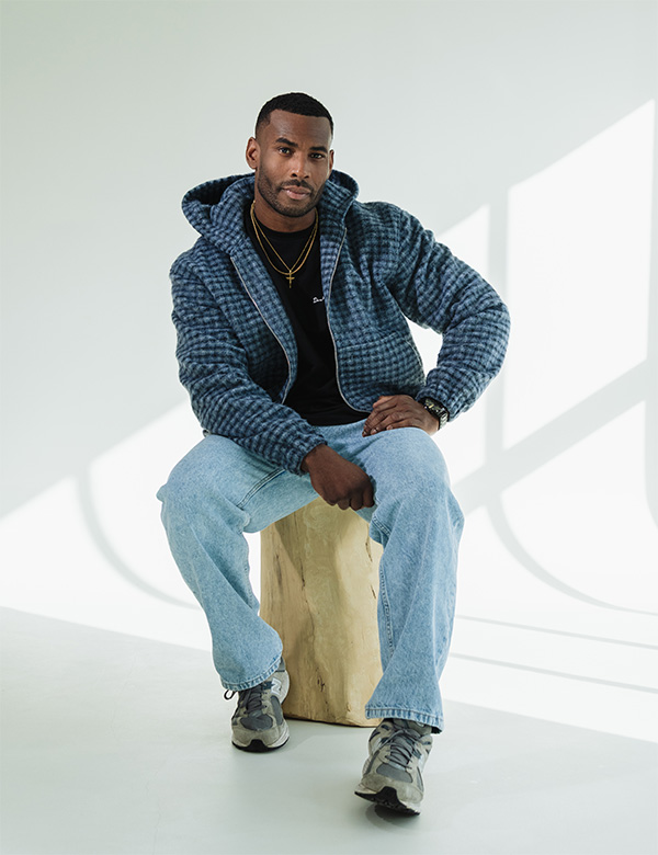 Mannelijk model met donkerbruin haar Jaisal