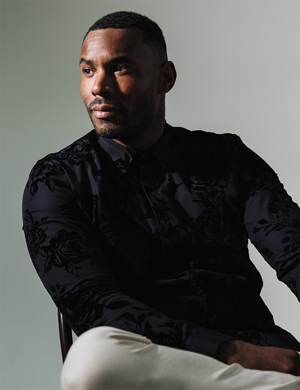 Mannelijk model met donkerbruin haar Jaisal