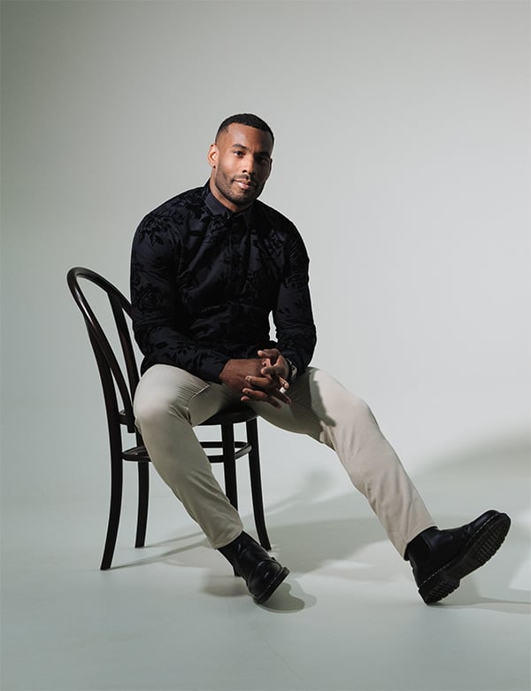 Mannelijk model met donkerbruin haar Jaisal