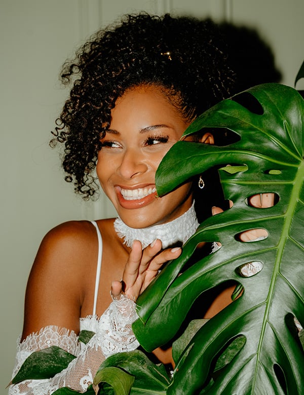 vrouwelijk model met donkere krullen, Jane