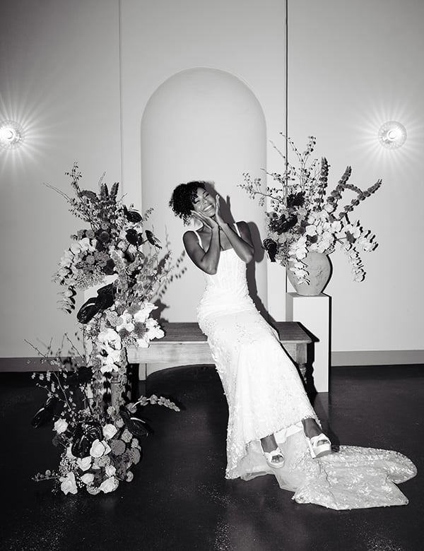 vrouwelijk model met donkere krullen, Jane