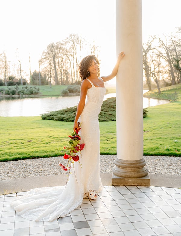 vrouwelijk model met donkere krullen, Jane