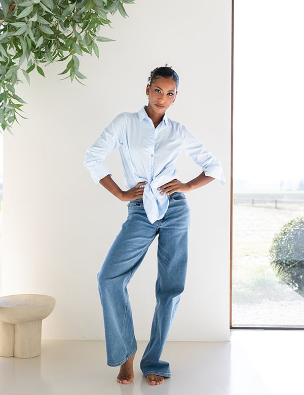 vrouwelijk model met donkere krullen, Jane