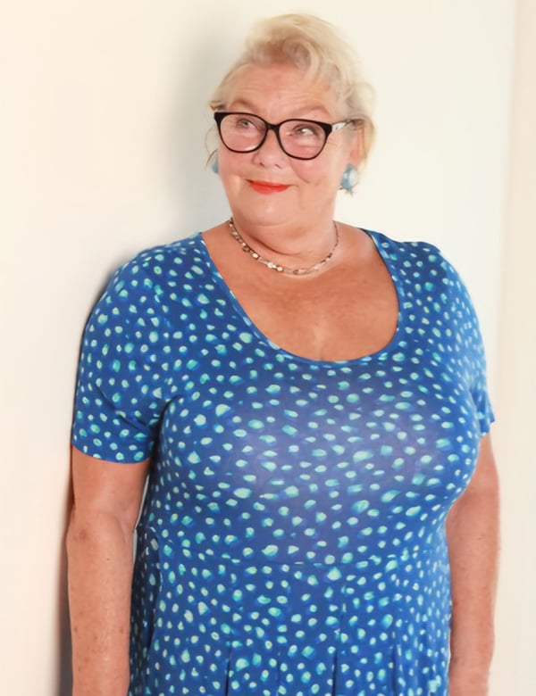 Vrouwelijk model met blond haar Janette L.