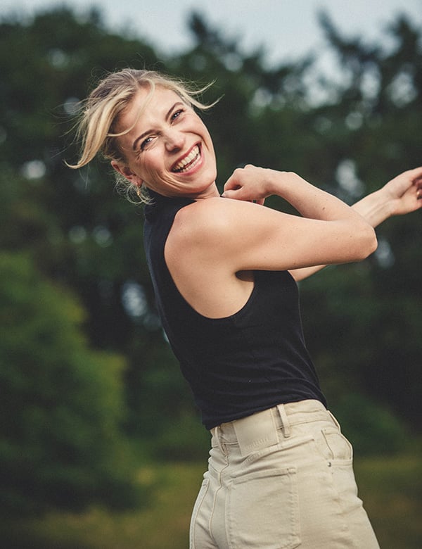 Vrouwelijk model met blond haar Janneke