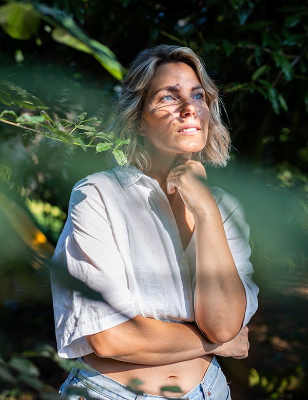 Vrouwelijk model met kort blond haar Janneke O.
