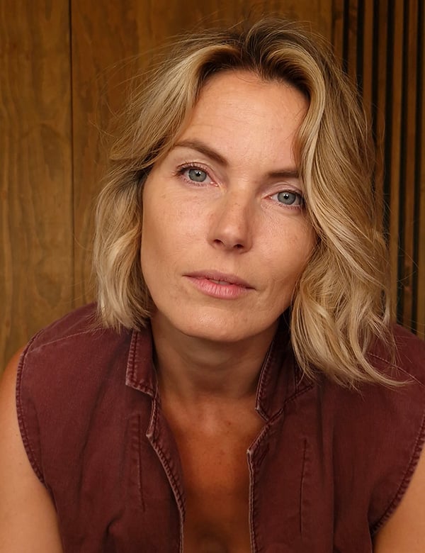 Vrouwelijk model met kort blond haar Janneke O.