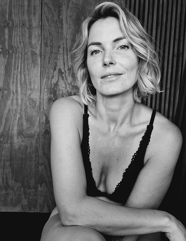 Vrouwelijk model met kort blond haar Janneke O.