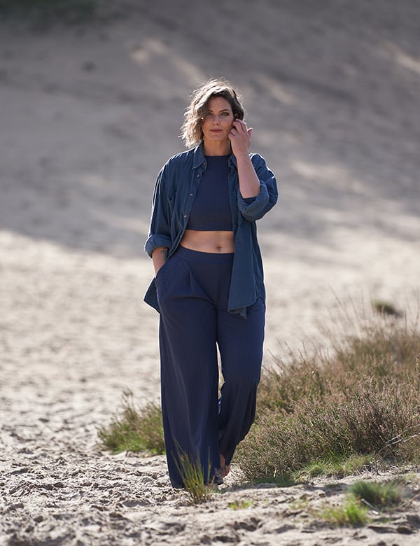 Vrouwelijk model met bruin haar Janneke