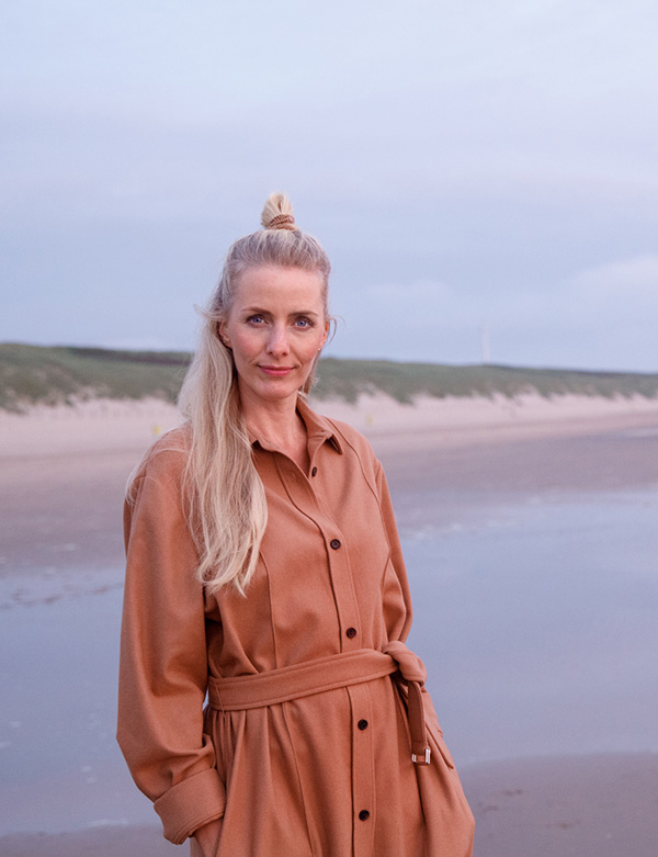 Vrouwelijk model met blond haar Janneke P.