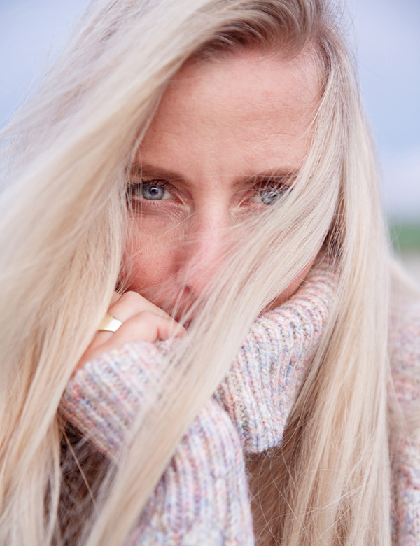 Vrouwelijk model met blond haar Janneke P.