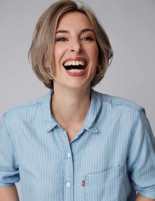 Vrouwelijk model met blond haar Janneke