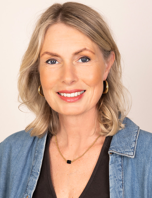 vrouwelijk model met blond haar Jannemarie.
