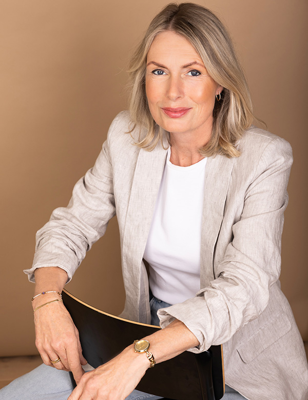 vrouwelijk model met blond haar Jannemarie.