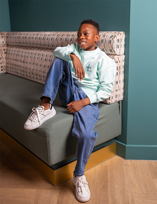 Kindermodel met bruin haar Janoah