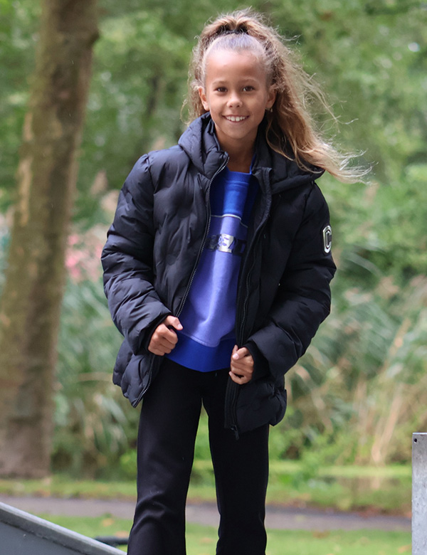 Kindermodel met bruin haar Jayda