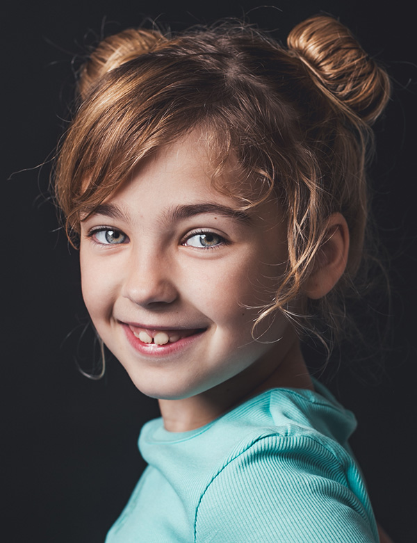 Kindermodel met blond haar jaydie