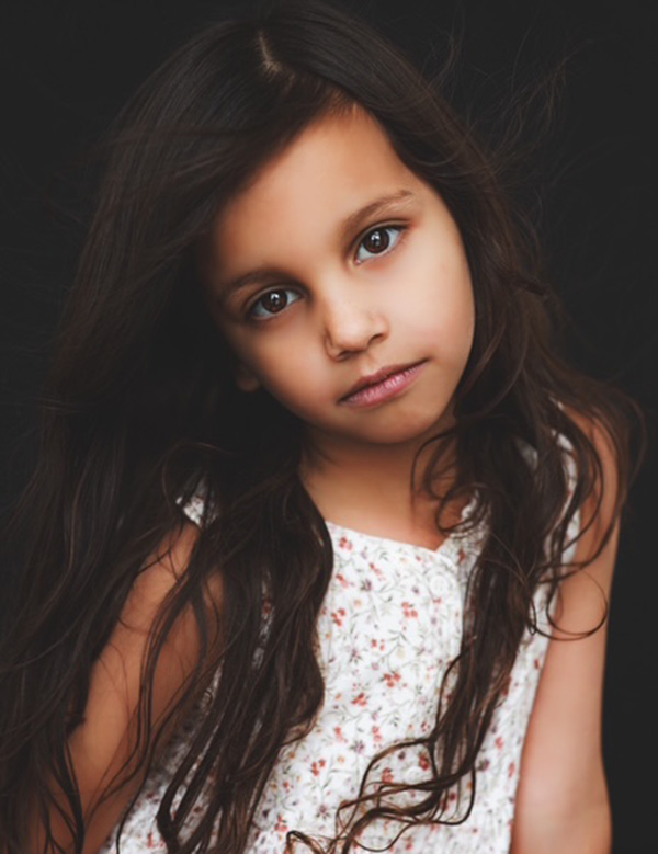 meisjes kindermodel met donker haar Jaylinn