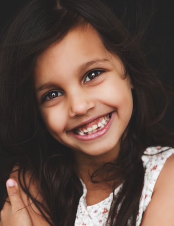 Meisjes kindermodel met donker haar jaylinn