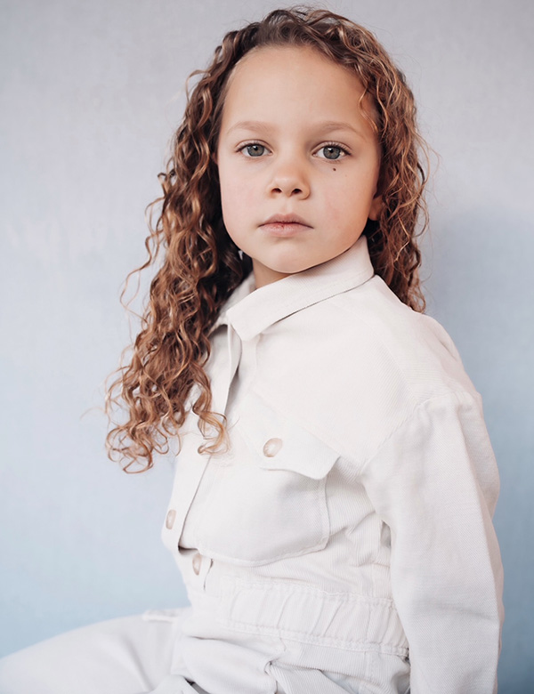 Kindermodel met krullen Jazz-Mae