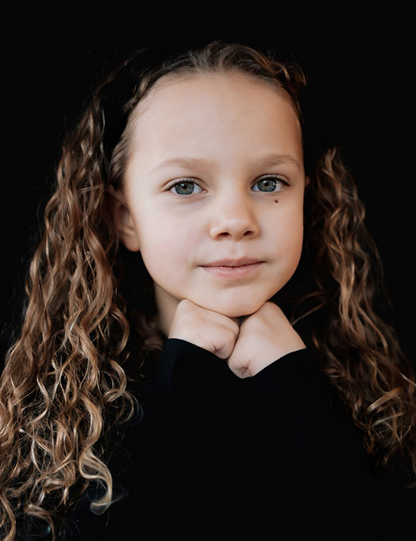 Kindermodel met krullen Jazz-Mae