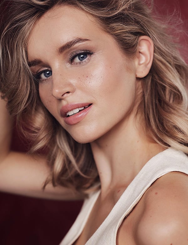 Vrouwelijk model met donkerblond haar Jeanine R.