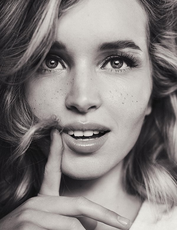 Vrouwelijk model met donkerblond haar Jeanine R.
