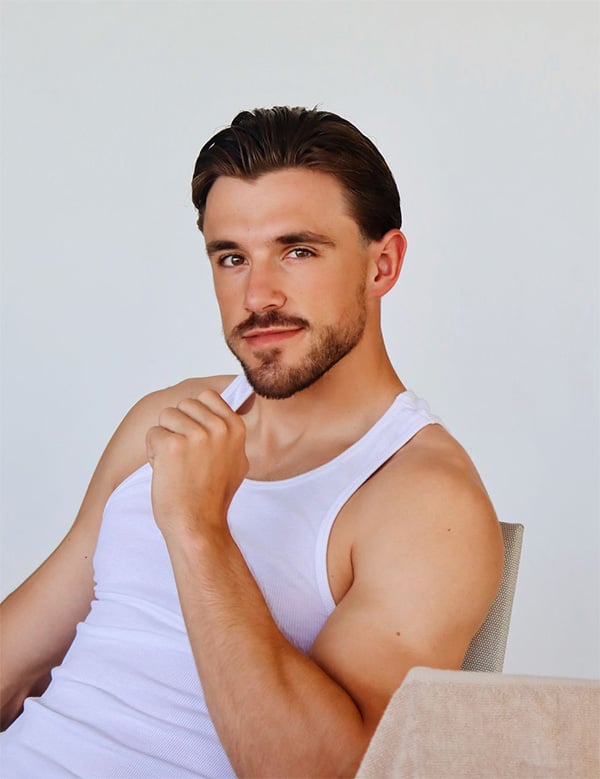 Mannelijk model met bruin haar Jenner