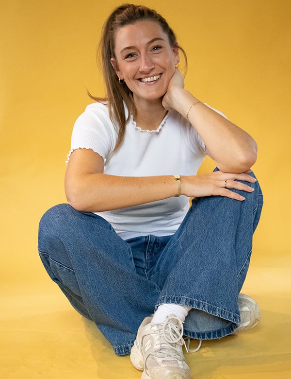 Vrouwelijk model met bruin haar Jennifer