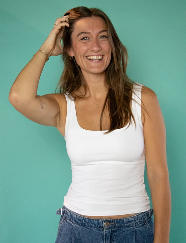 Vrouwelijk model met bruin haar Jennifer