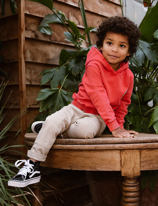 Kindermodel met kroes haar Jesiah C.