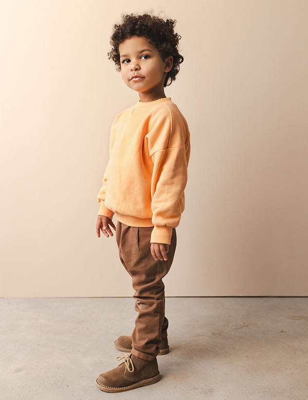 Kindermodel met kroes haar Jesiah C.