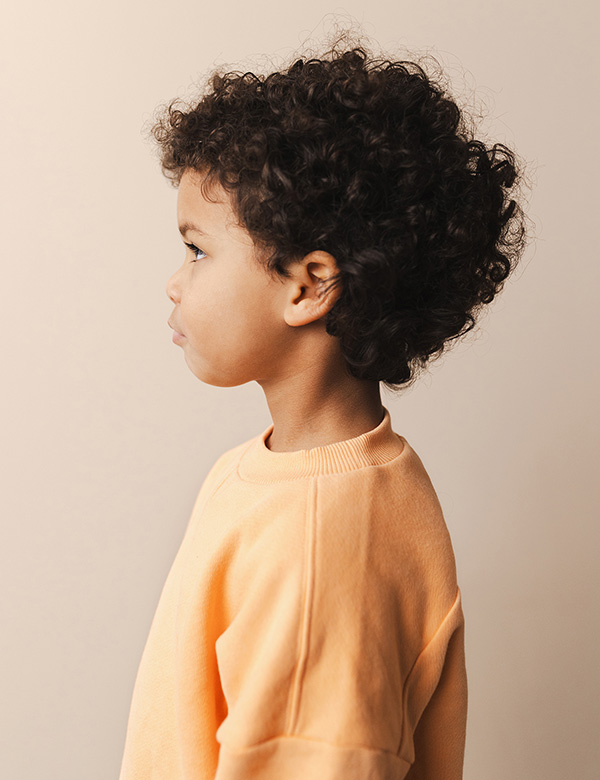 Kindermodel met kroes haar Jesiah C.