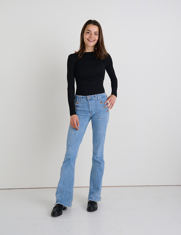 vrouwelijk model met bruin haar Joelle T.