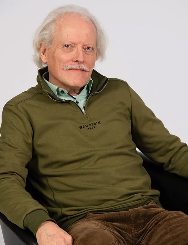 mannelijk model met grijs haar Johann Hen.