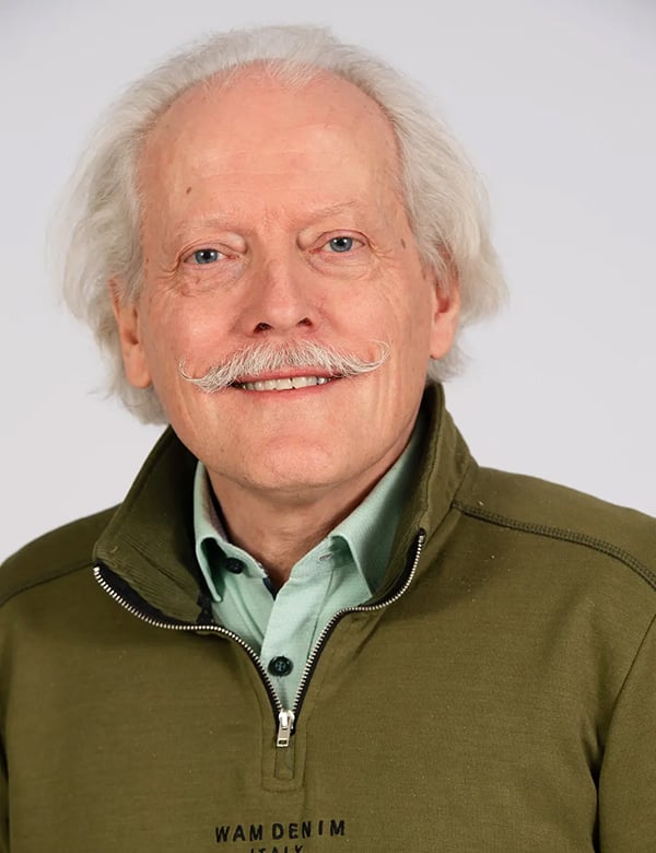 mannelijk model met grijs haar Johann Hen.